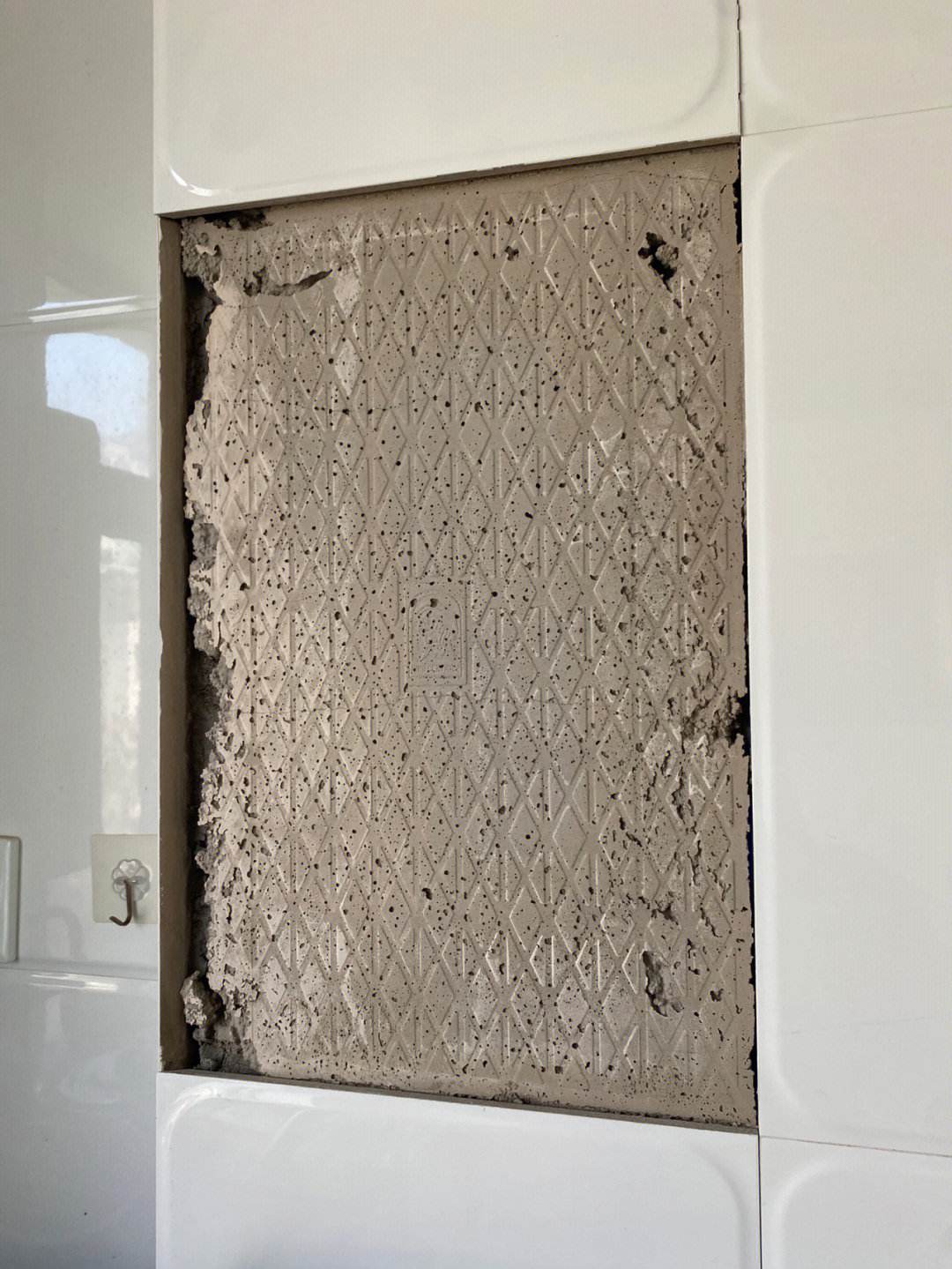 墙面砖脱落的补救办法(墙面砖脱落的补救办法图片) 墙面砖脱落的补救办法(墙面砖脱落的补救办法图片)