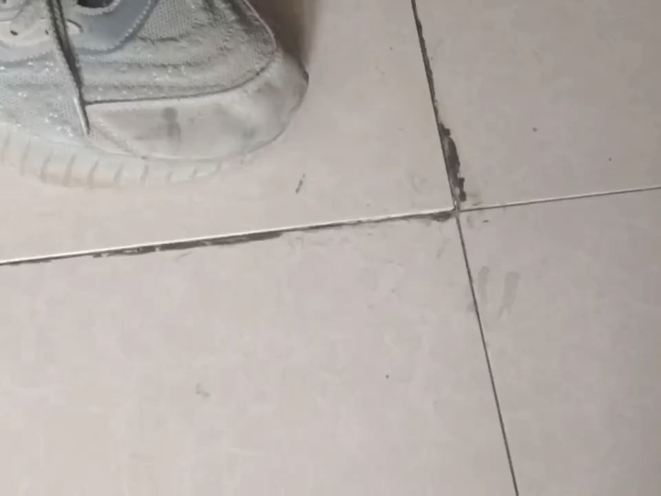 地面瓷砖空鼓会怎么样(地面瓷砖空鼓怎样补救最结实)